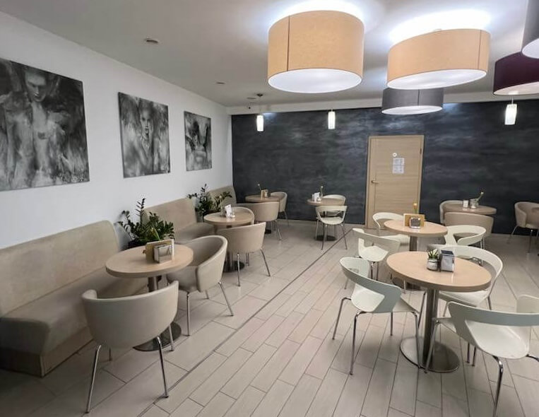 Anda cukrászda és kávézó (Vác, Köztársaság út 3.)VeresegyhaziE